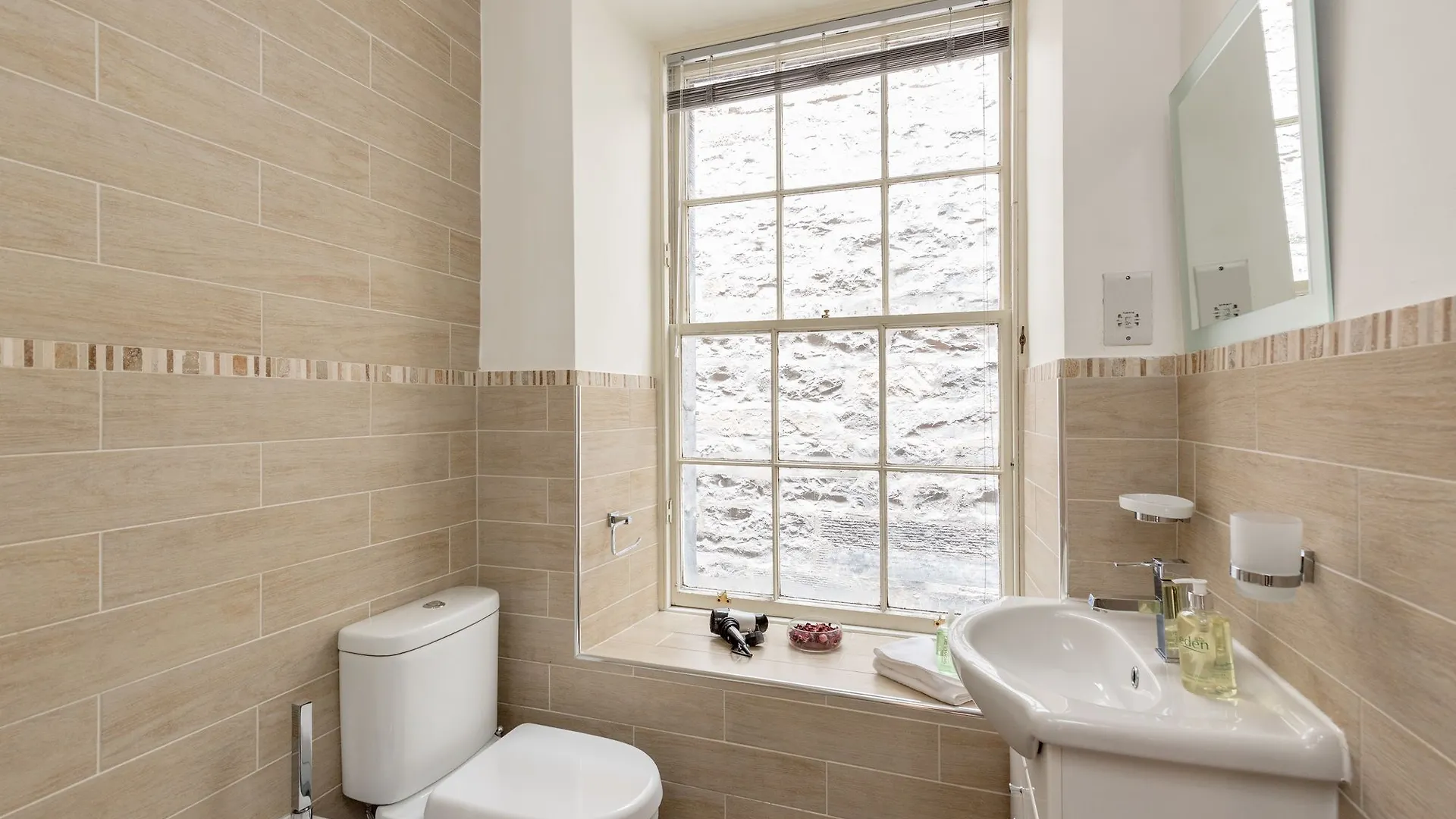 Silver Lining - Mile Apartments Edinburgh 0*,