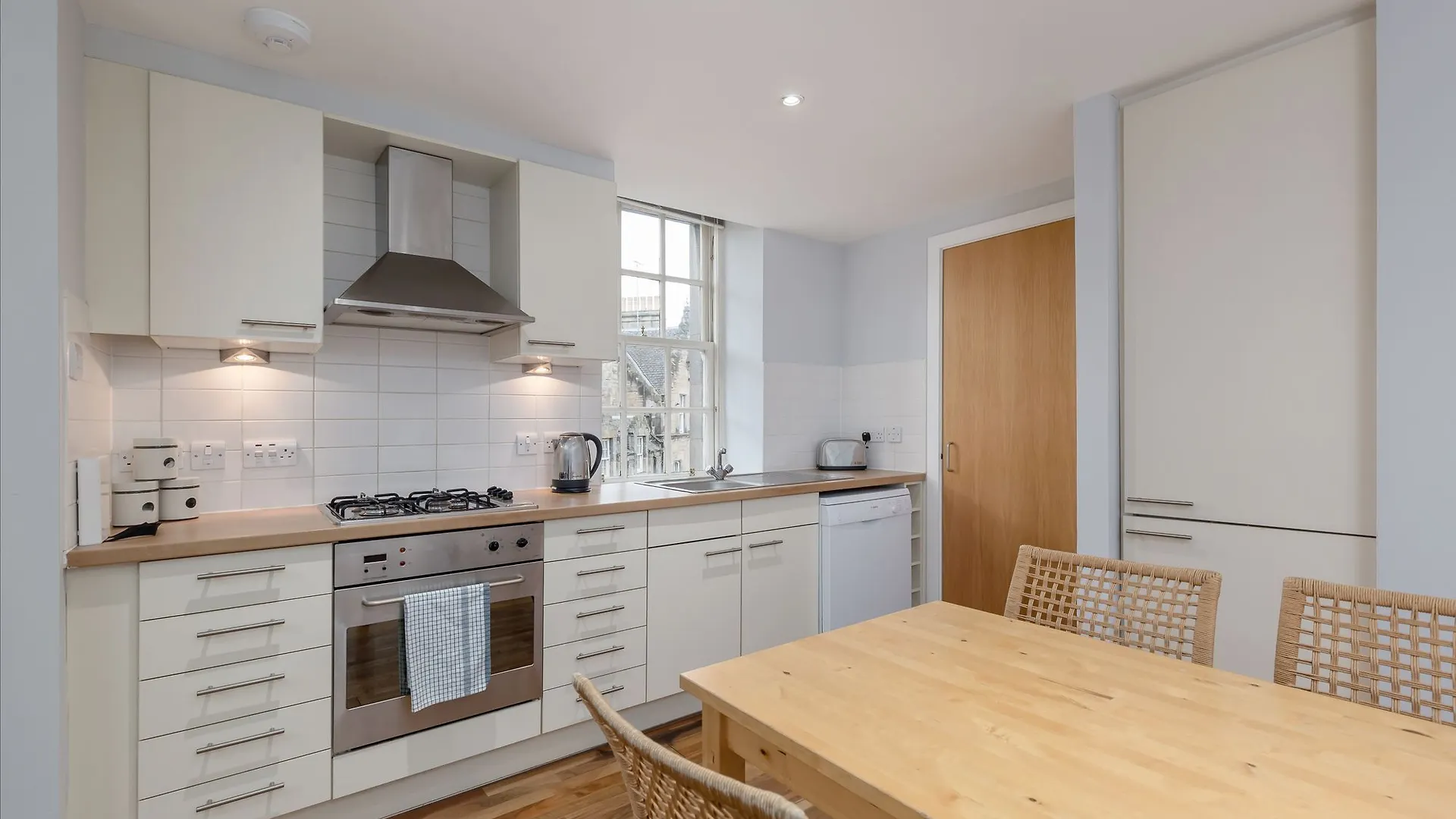 Silver Lining - Mile Apartments Edinburgh