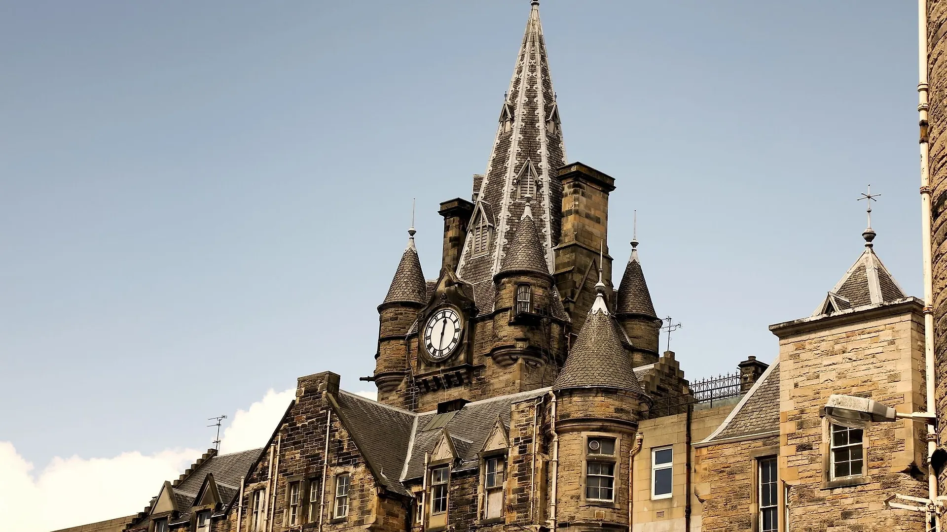 Silver Lining - Mile Apartments Edinburgh