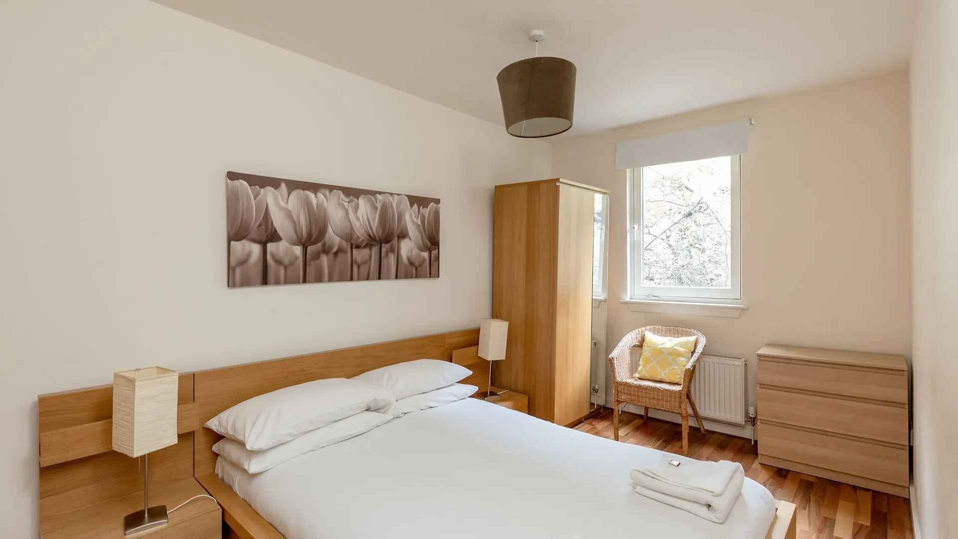 Silver Lining - Mile Apartments Edinburgh